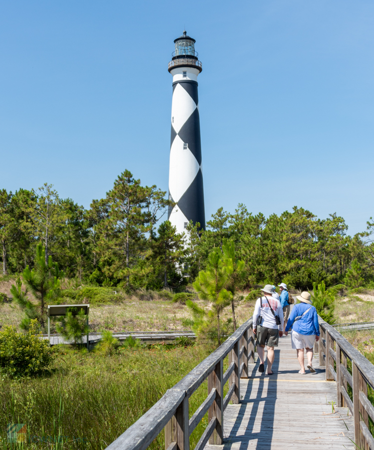 Visitors walk to the Cape Lookout Lighthouse