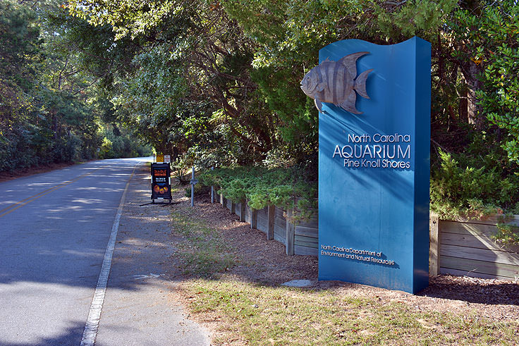 Welcome sign at N.C. Aquarium at Pine Knoll Shores