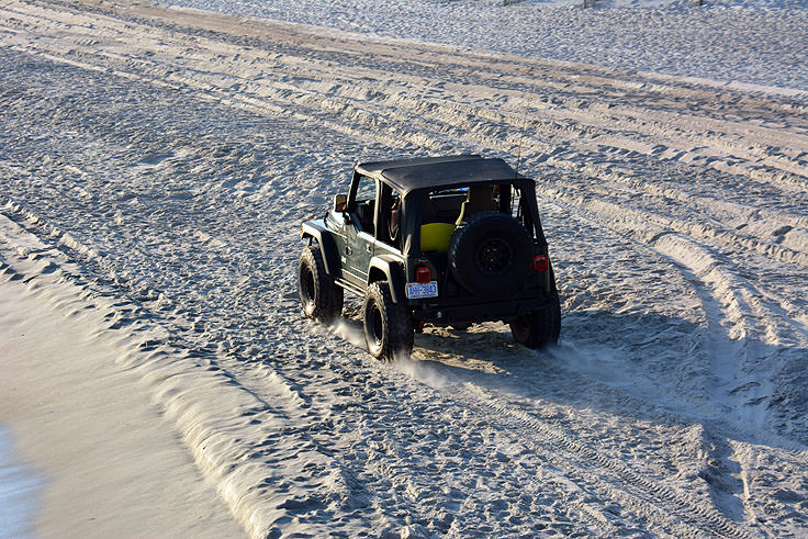 4x4 beach under Oceanana Pier