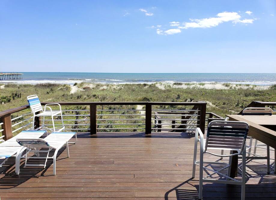 DIRECT OCEANFRONT Duplex with large 3 le...