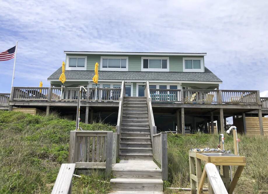 Newly Remodeled Oceanfront Duplex in Qui...